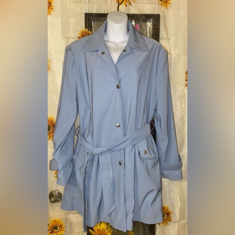 Vintage NY& Company baby blue Belted single Breasted trench coat. Large.